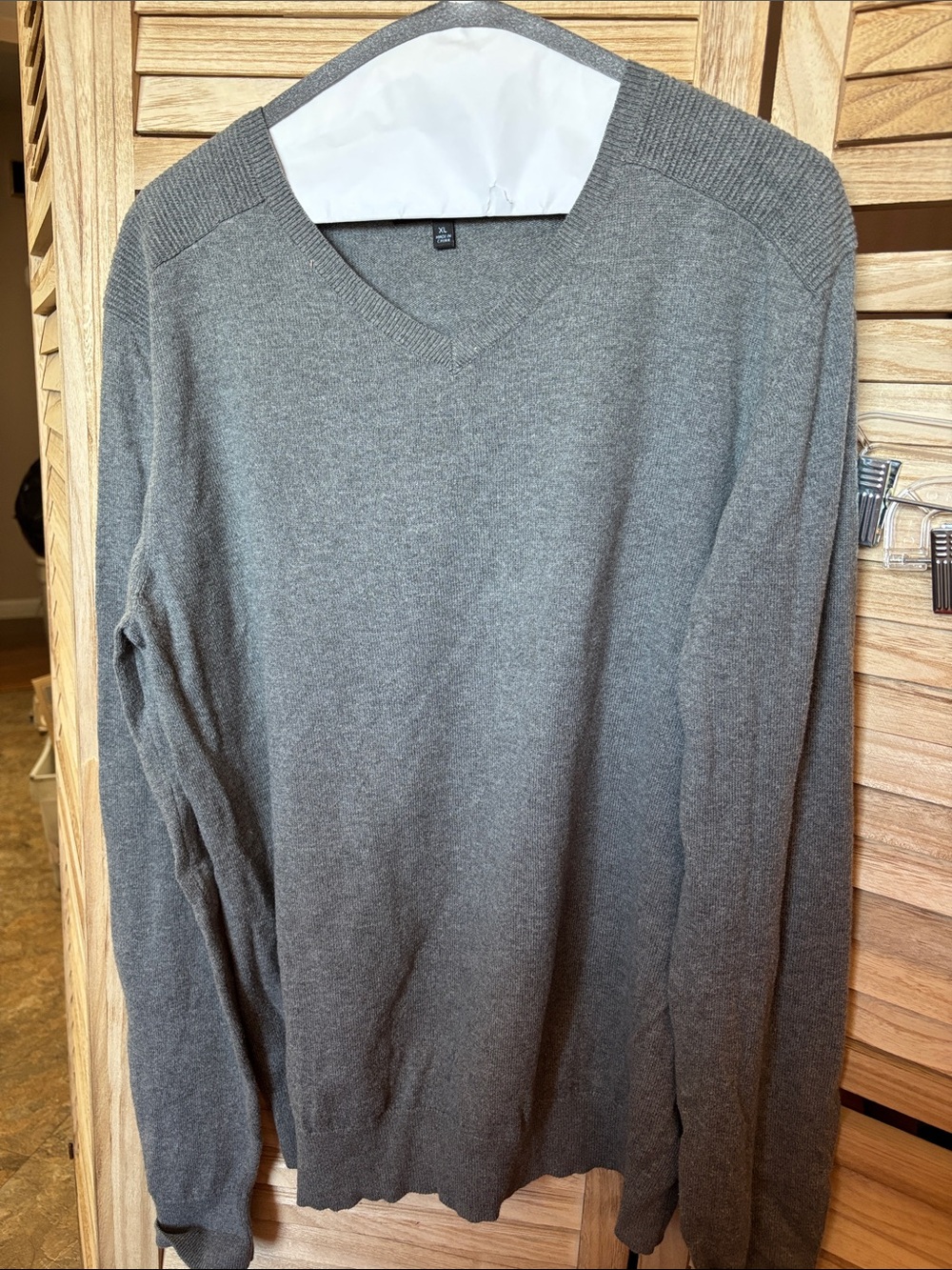 Marc Anthony Men's V-Neck Sweater in Gray XL